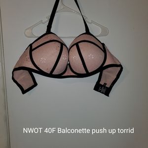COPY - Nwot torrid 40f push up
